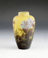 Vase mit Blumen von Clematis
