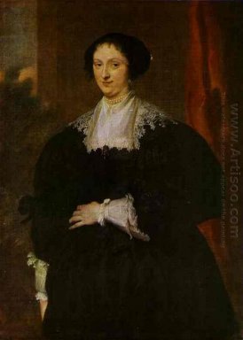 Portret van een dame gekleed in zwarte vȮȮr een rood gordijn