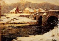 Un ponte di pietra su un torrente in inverno