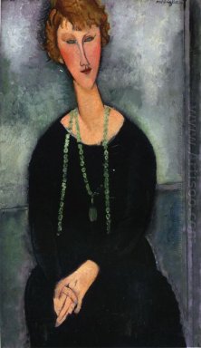 femme avec un collier vert madame Menier 1918