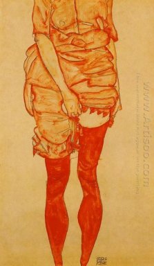 Mujer de pie en el año 1913 rojo