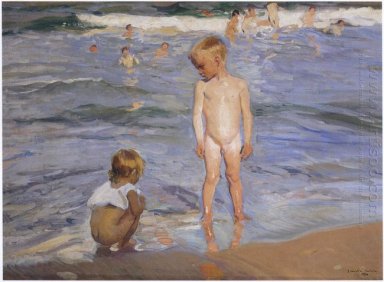 Kinder baden in der Nachmittagssonne 1910