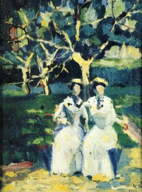 Två kvinnor i en trädgård