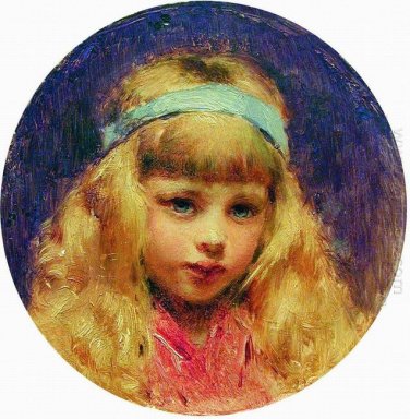Portrait de la fille avec un ruban bleu dans un écrin