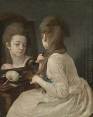 Jeune femme peignant ses cheveux à sa toilette