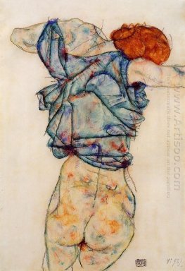 woman undressing 1914