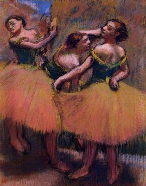 três dançarinos blusas verdes