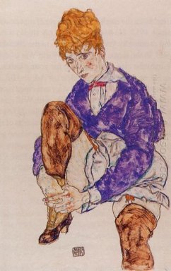 porträtt av konstnärens hustru sittande hålla sin högra ben 1917