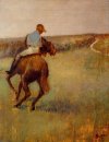 jockey i blått på en kastanj häst