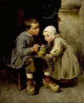 Ein Junge füttert seine jüngere Schwester