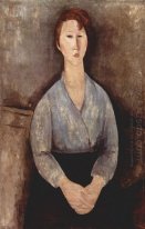mulher sentada weared na blusa azul 1919