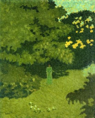 Женщина в зеленом платье в саду