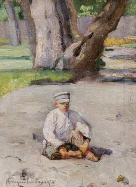 Garson sitter framför ett träd