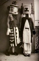 Sophie Taeuber y Erika (trajes indios Hopi)
