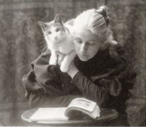 Amelia Van Buren com gato