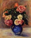 Rosen in einer blauen Vase