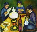 três mulheres na mesa pela lâmpada