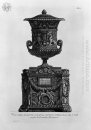 Vaso antigo em uma urna de mármore Cinerary