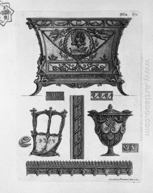 Une commode un côté de la berline un vase décoratif et Var