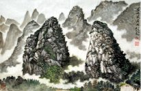 Berge mit Wolken - Chinesische Malerei