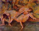 deux danseurs sur un banc