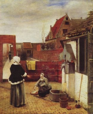 Une femme et une femme de ménage dans une cour
