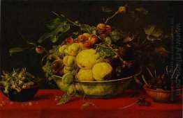 Buah-Buahan Dalam Bowl Pada Red Tablecloth